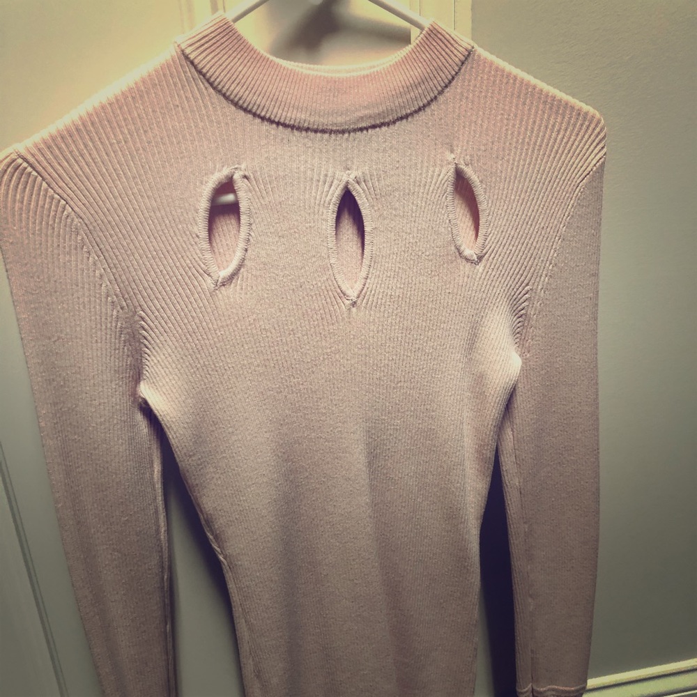 Candie’s light pink sweater 💞